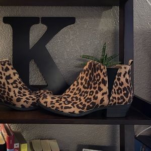 SO leopard booties Size 7